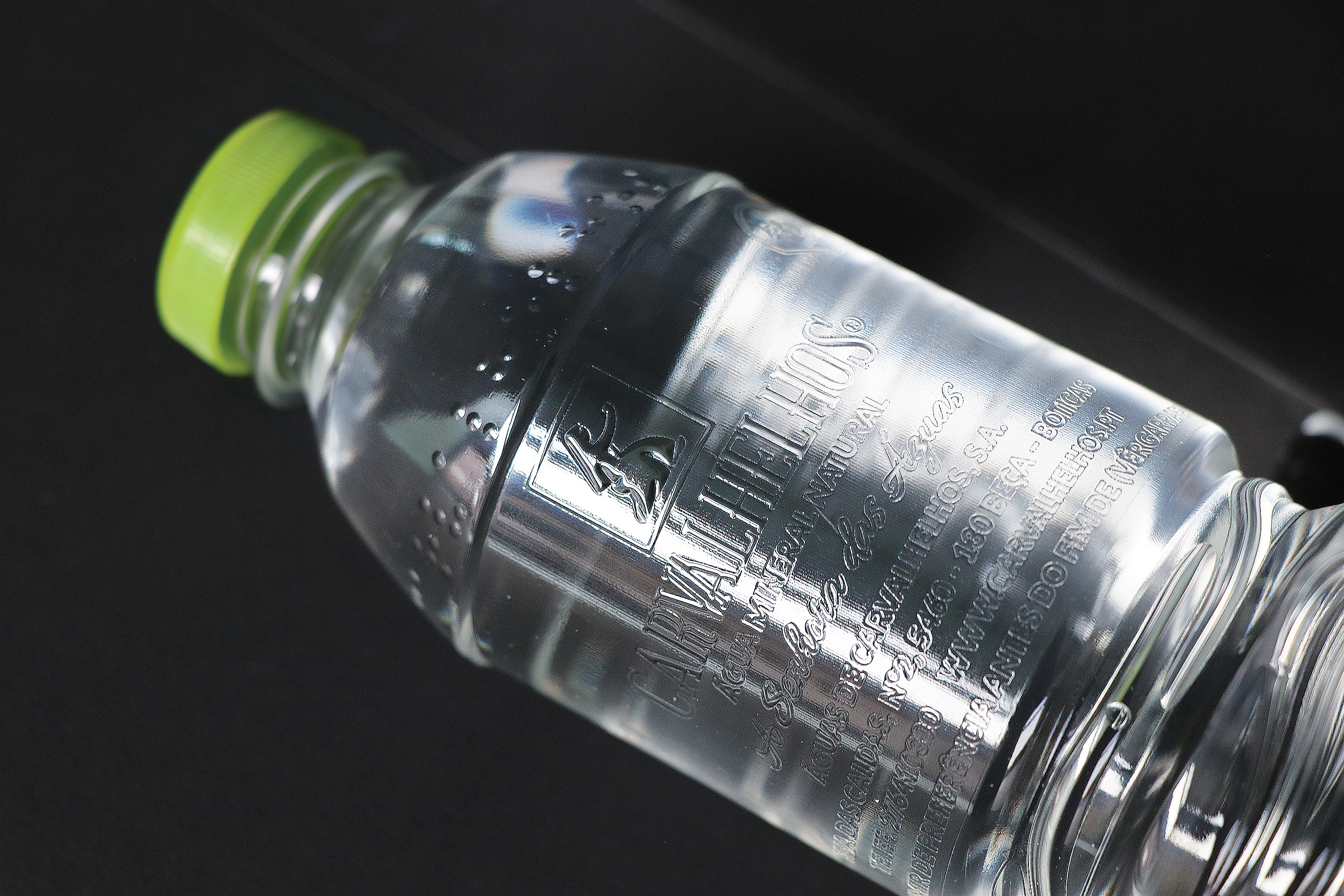 Label-free bottles: the new eco-design solution